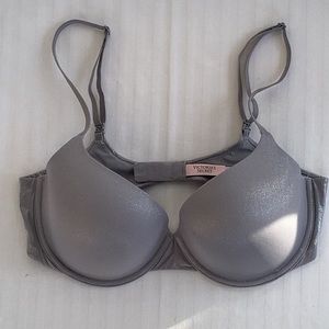 Victoria’s Secret bra 36D